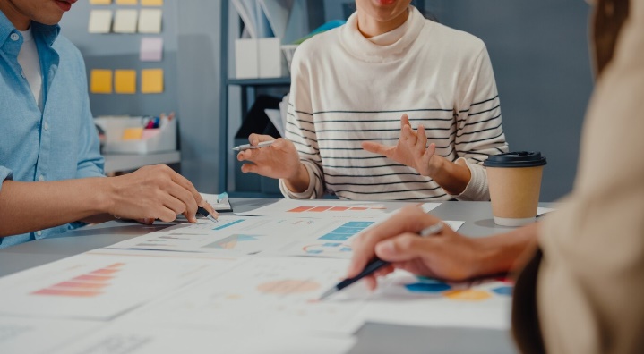 구글 광고 대행사 테라그로스는 구글 애즈를 활용하여 타겟 CPA, 타겟 ROAS에 대한 최신 구글 광고 입찰 전략에 대해 스마트 입찰 전략에 대한 논의를 하는 팀에 대한 사진을 첨부하였습니다 구글 광고 대행사 테라그로스는 구글 애즈를 활용하여 타겟 CPA, 타겟 ROAS에 대한 최신 구글 광고 입찰 전략에 대해 스마트 입찰 전략에 대한 논의를 하는 팀에 대한 사진을 첨부하였습니다
