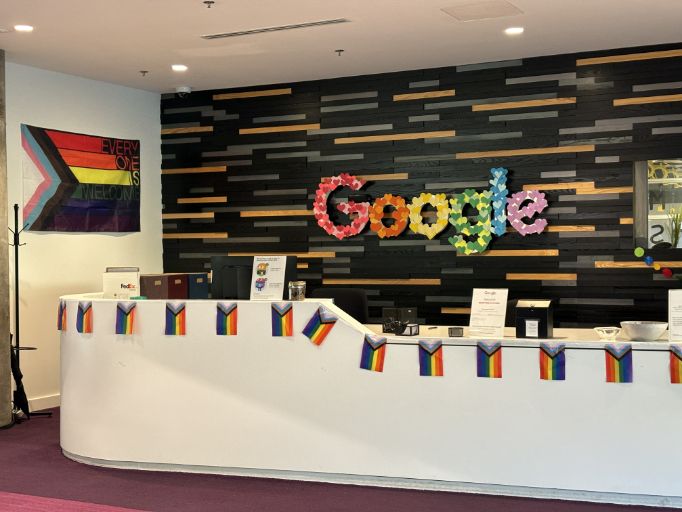구글 광고 대행사 테라그로스에서 찍은 구글 미국 본사 워싱턴 커클랜드 내부 - 테라그로스의 구글 네트워크 활발함을 보여준다
