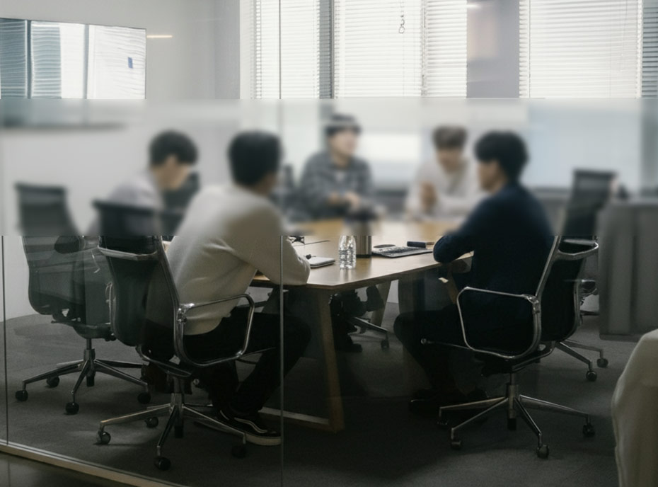 생각지도 못했던 테라그로스의 제안으로 영화 홍보 웹사이트를 새롭게 구축한 것이 우리 비즈니스의 큰 전환점이 되었습니다. 영화에 대한 관심이 높아짐과 동시에, 온라인 광고가 투명하게 집행되고 노출되는 과정을 실시간으로 확인할 수 있었습니다. 그 결과, 콘텐츠 판매가 눈에 띄게 증가했으며, 구글 애즈를 통한 광고 성과 또한 매우 만족스러웠습니다. 콘텐츠 강국이라 불리지만, 콘텐츠 IP를 활용한 수익화 전략에 대해 부족함이 있었는데, 웹사이트를 여러 개 늘리며 글로벌 시장과 새로운 매출 기회를 개척하고 있습니다.