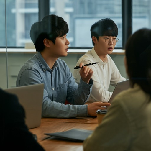 테라그로스 구글광고대행사2 구글 광고 대행사 테라그로스는 광고주와 함께 글로벌 시장에서 동반 성장하는 것을 목표로 합니다. 저희의 6가지 핵심 강점을 통해 귀사의 비즈니스를 세계 무대로 도약시키고, 지속 가능한 성공을 함께 만들어 나가겠습니다.